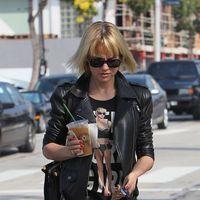 Mena Suvari departs Urth Caffe on Melrose Avenue | Picture 107070